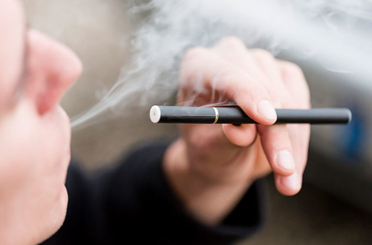 7 nguy cơ tiềm ẩn khi sử dụng thuốc lá điện tử - Ảnh 4.