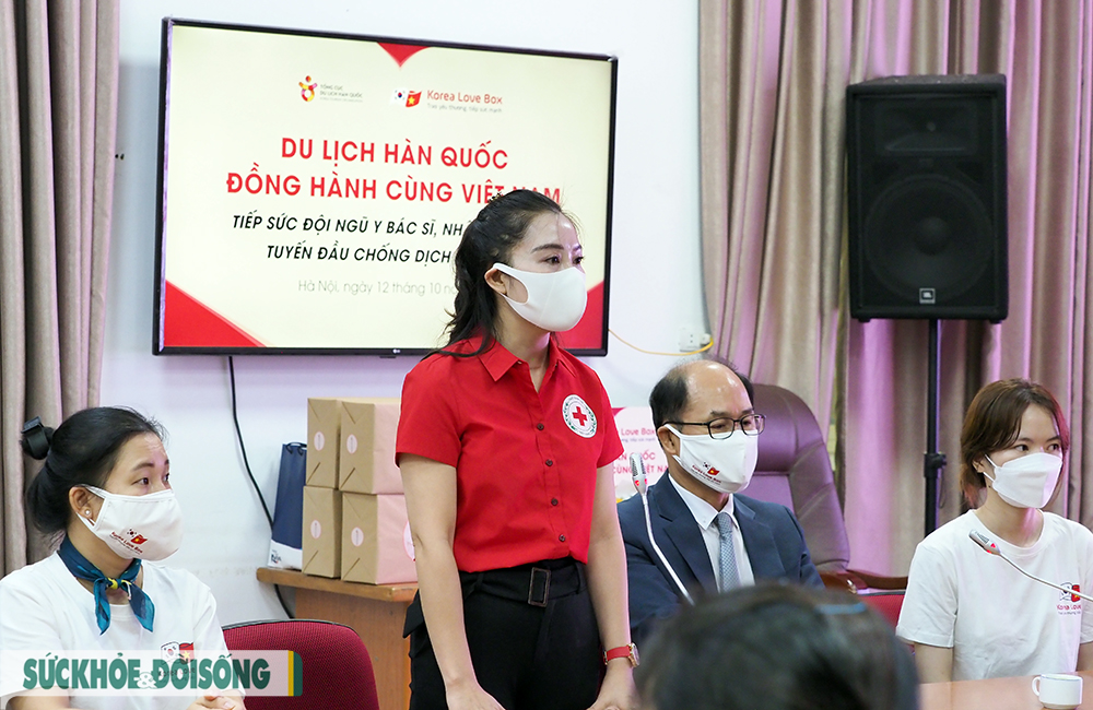 &quot;Trao yêu thương, tiếp sức mạnh&quot; tới đội ngũ y bác sĩ tuyến đầu chống dịch - Ảnh 9.