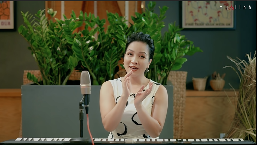 Diva Mỹ Linh hát hit của con gái, truyền nghề qua mạng