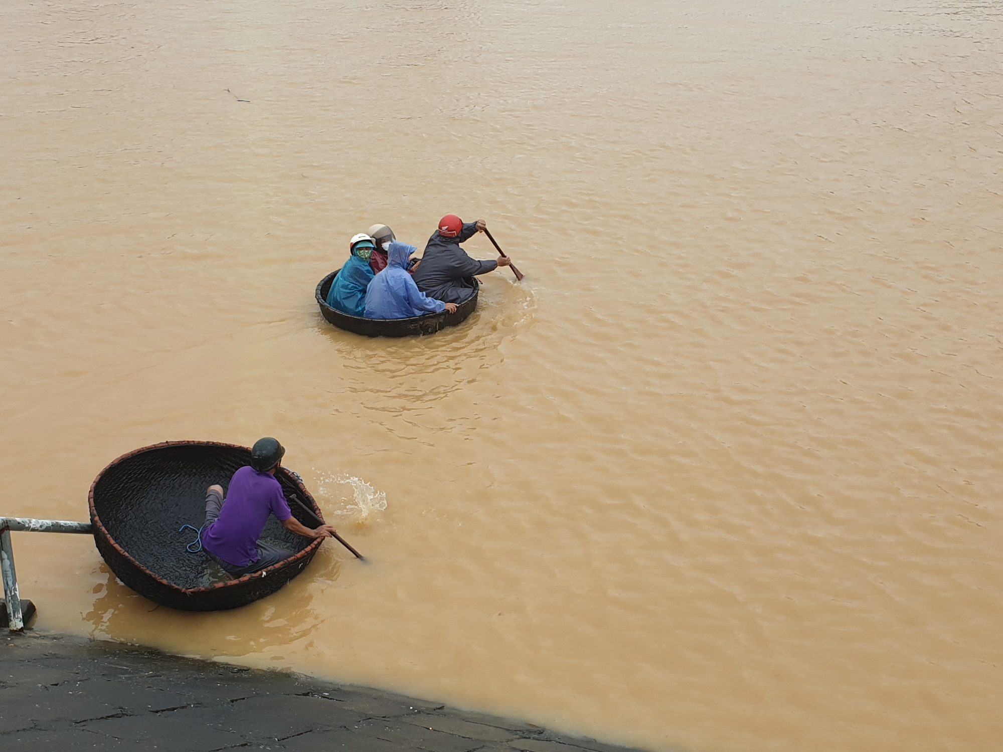 Vào &quot;rốn lũ&quot; Tân Ninh, Quảng Bình - Ảnh 13.