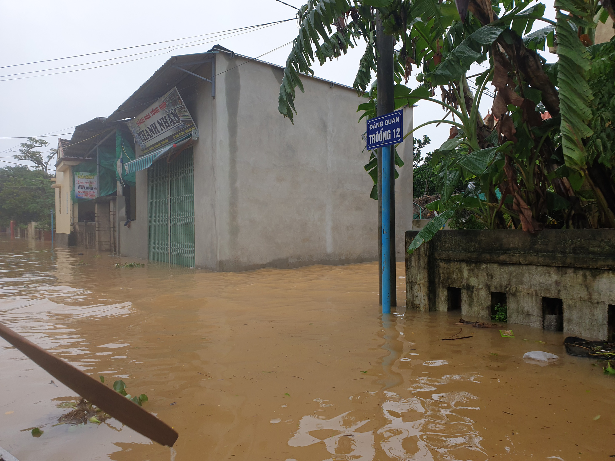 Vào &quot;rốn lũ&quot; Tân Ninh, Quảng Bình - Ảnh 4.