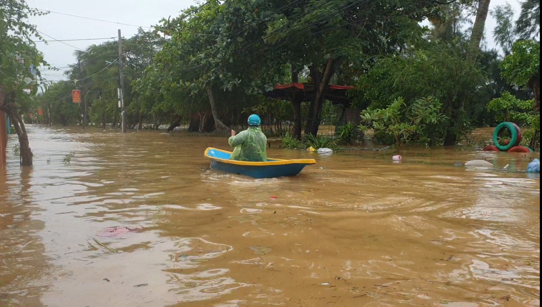 Vào &quot;rốn lũ&quot; Tân Ninh, Quảng Bình - Ảnh 5.