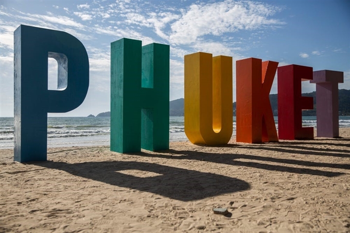 Thí điểm mở cửa Phú Quốc: Bài học từ mô hình 'Hộp cát Phuket' - Ảnh 1.