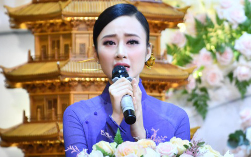 Angela Phương Trinh bị phạt 7,5 triệu vì loan tin ‘giun đất chữa COVID-19’