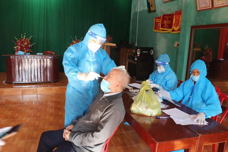 Thanh Hóa: Phát hiện 11 ca bệnh tại các điểm dịch trong đó có 3 công nhân - Ảnh 2. Thanh Hóa: Phát hiện 11 ca bệnh tại các điểm dịch trong đó có 3 công nhân - Ảnh 2.