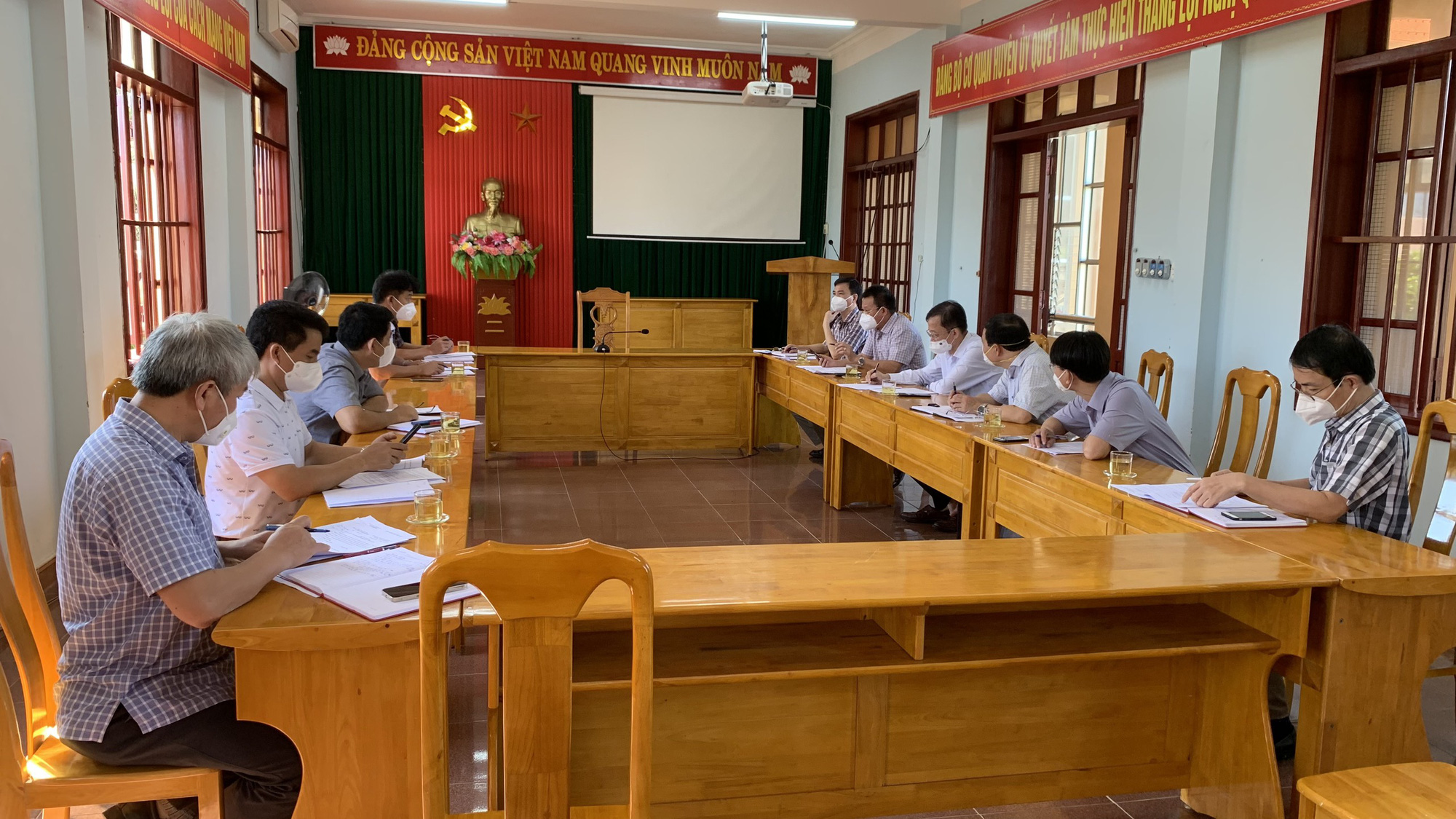Quảng Bình tập trung hỗ trợ huyện miền núi dập dịch - Ảnh 1.