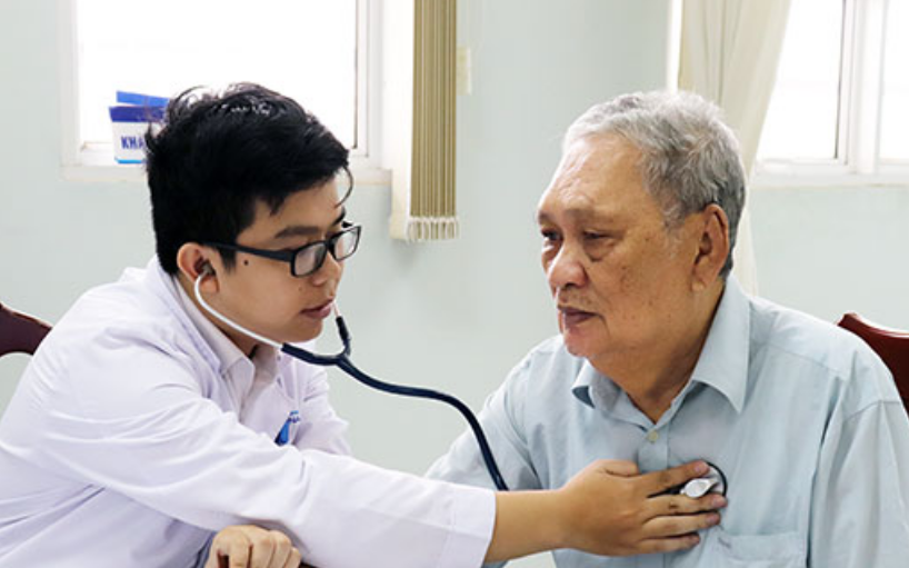 Viêm phổi ở người cao tuổi, nguyên nhân và cách phòng bệnh