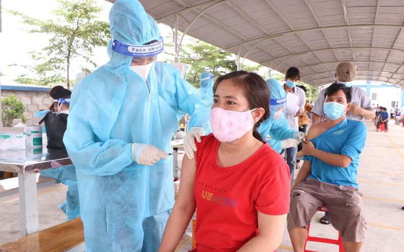 Chiều 30/10: Việt Nam tiêm chủng vượt mốc 80 triệu mũi vaccine phòng COVID-19; đã phân bổ trên 100,4 triệu liều 