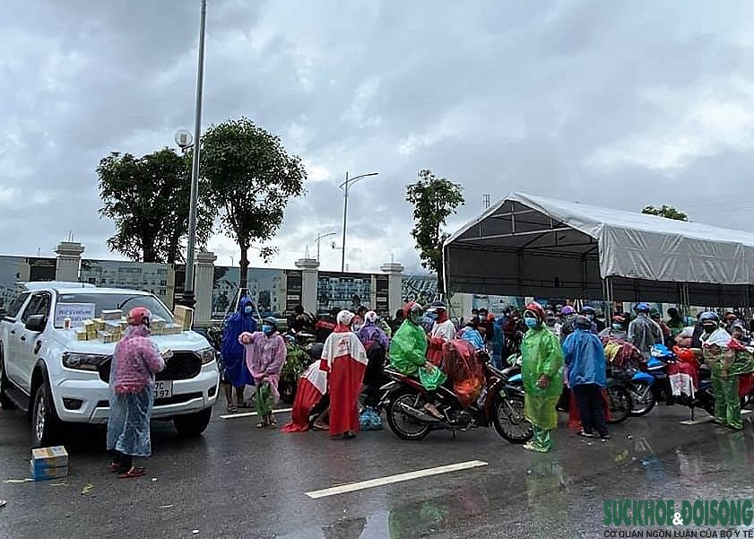 Nguy cơ lây lan dịch COVID-19 từ những công dân ngoại tỉnh hồi hương tự phát - Ảnh 2.