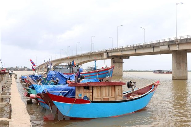 Bám sát tình hình bão số 7 để sơ tán dân phù hợp, phòng chống dịch COVID-19 - Ảnh 1.