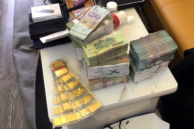 Tang vật liên quan đến đường dây đánh bạc 30.000 tỷ đồng bị lực lượng công an triệt phá mới đây.