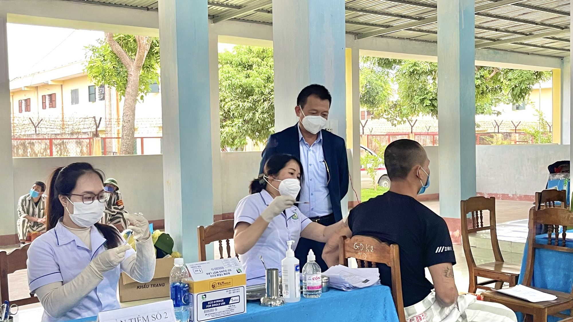 Gần 1.900 phạm nhân tại Quảng Bình được tiêm vaccine phòng COVID-19 - Ảnh 1.