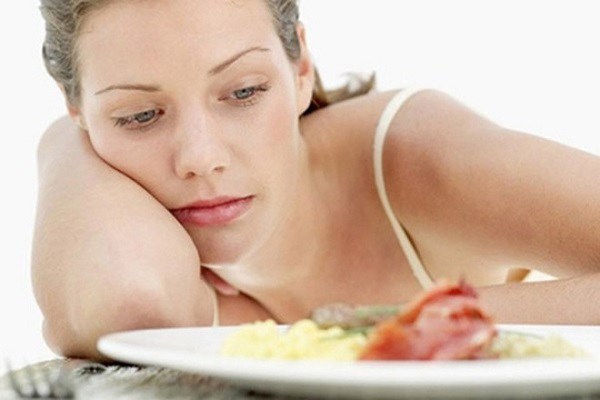 Tác hại của việc nhịn ăn sáng giảm cân, thải độc - Ảnh 2.