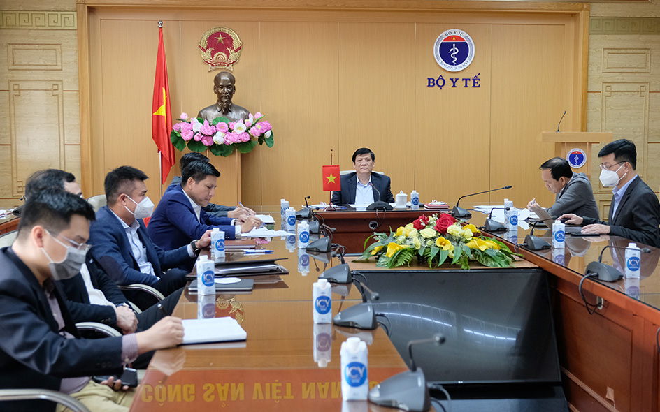 Bộ trưởng Bộ Y tế Việt Nam và Bộ trưởng Bộ Y tế Singapore thảo luận việc đi lại giữa hai nước trong tình hình mới