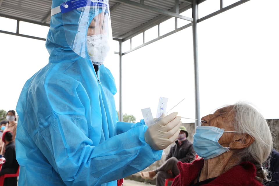 Hà Tĩnh có thêm 12 ca mắc, 4 ca trong cộng đồng - Ảnh 2.