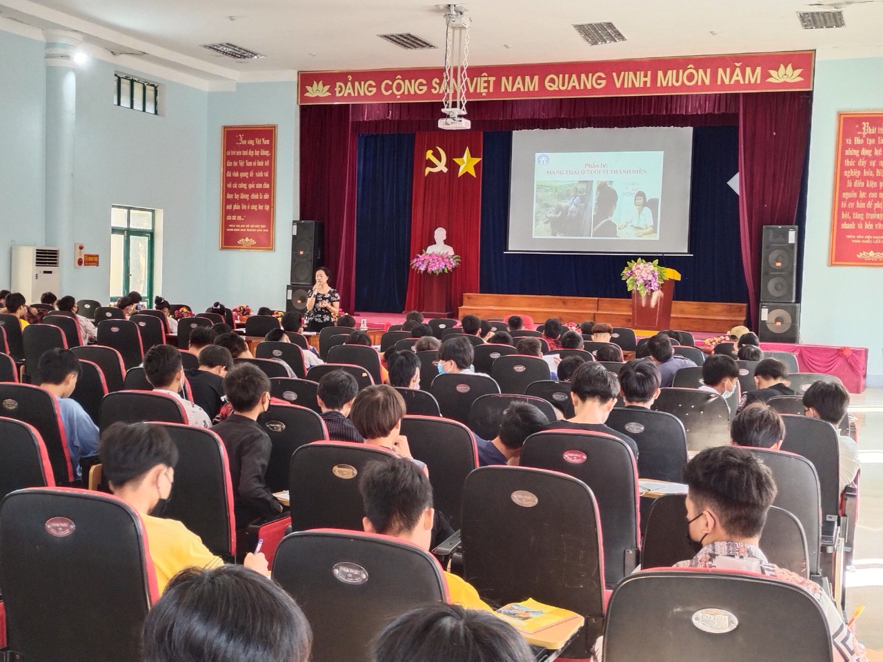 Nói chuyện chuyên đề về chăm sóc sức khỏe sinh sản cho vị thành niên, thanh niên ở vùng  Điện Biên - Ảnh 2.