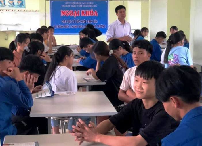 Lai Châu: Hỗ trợ vị thành niên, thanh niên tiếp cận các dịch vụ chăm sóc sức khỏe sinh sản - Ảnh 2.