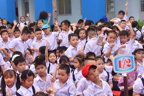 Mất cân bằng giới tính khi sinh tiếp tục gia tăng, Việt Nam có thể thiếu gần 46.000 trẻ gái - Ảnh 1.