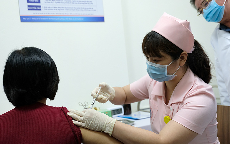 Chiều 18/11: Đã tiêm hơn 106,6 triệu liều vaccine phòng COVID-19; Bến Tre thêm 138 F0 trong cộng đồng