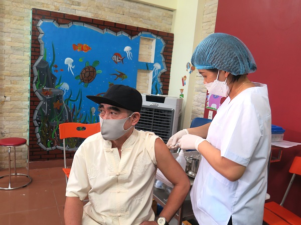 Hà Giang thêm 70 ca mắc cộng đồng, đẩy nhanh tiêm chủng vaccine COVID-19 để bảo vệ sức khỏe người dân - Ảnh 1.