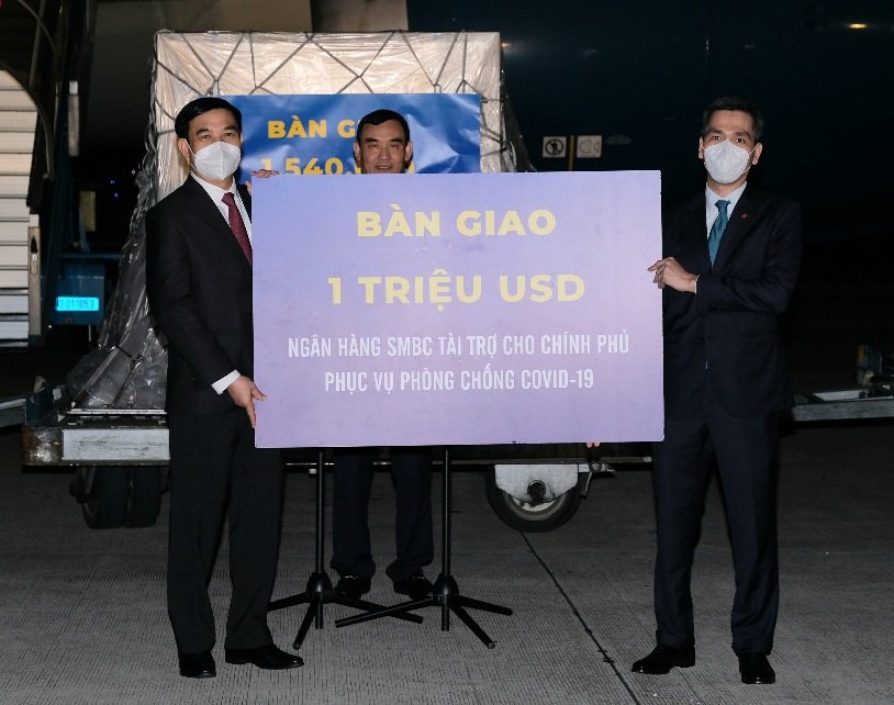 Bộ trưởng Bộ Y tế tiếp nhận hơn 1,5 triệu liều vaccine phòng COVID-19 của Nhật Bản viện trợ Việt Nam  - Ảnh 3.