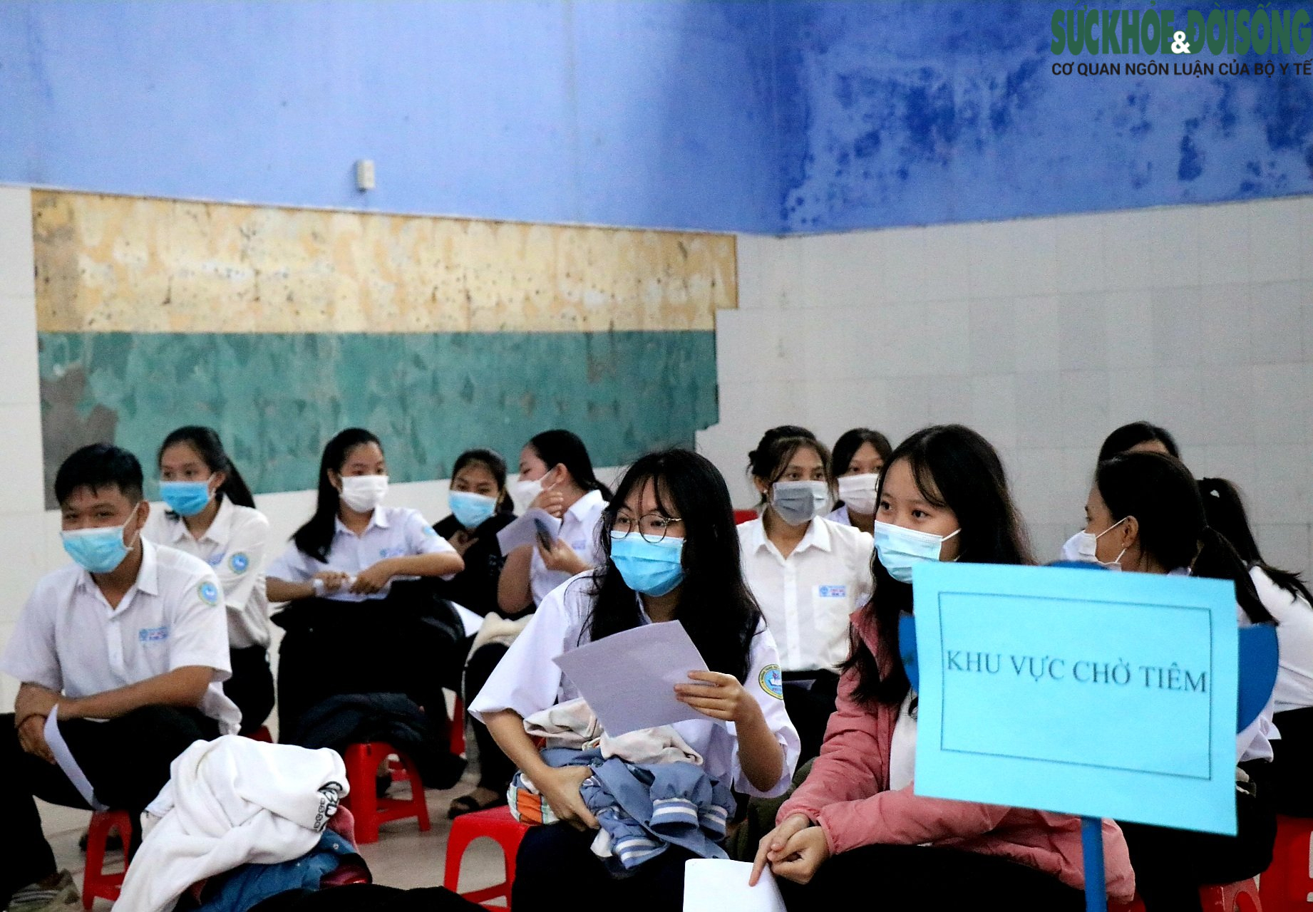 Thừa Thiên Huế triển khai tiêm vaccine phòng COVID-19 cho học sinh - Ảnh 2.