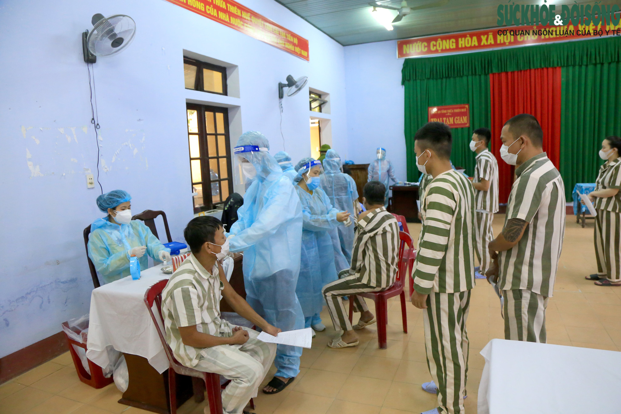 Thừa Thiên Huế: Tiêm vaccine phòng COVID-19 cho hàng trăm phạm nhân - Ảnh 6.