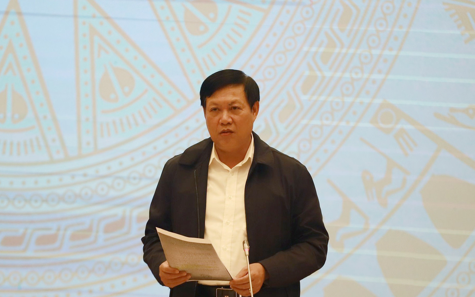 Thứ trưởng Đỗ Xuân Tuyên thông tin về việc đảm bảo an toàn tiêm chủng vaccine phòng COVID-19