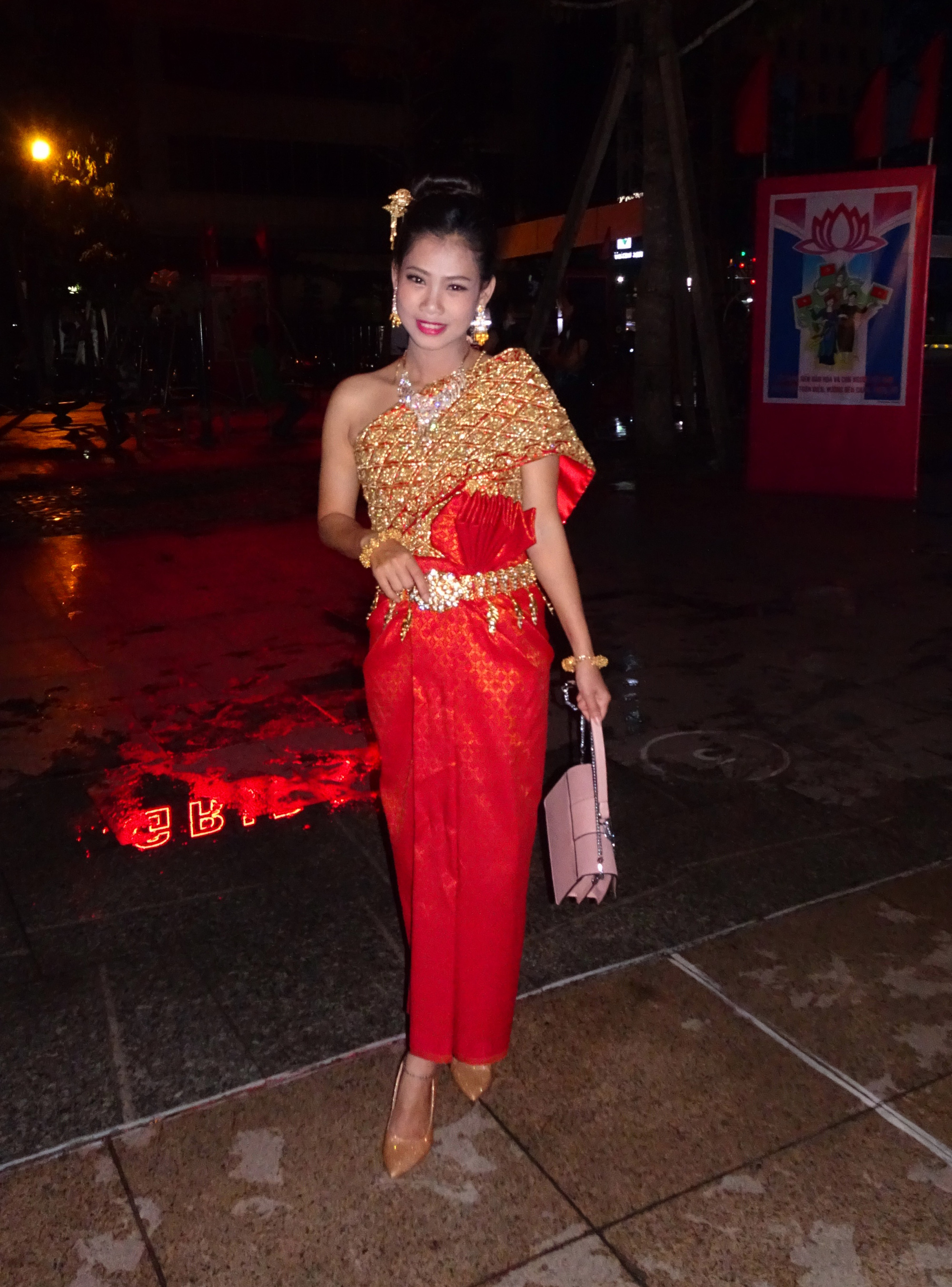 Nét văn hoá qua trang phục truyền thống của phụ nữ Khmer - Ảnh 5.