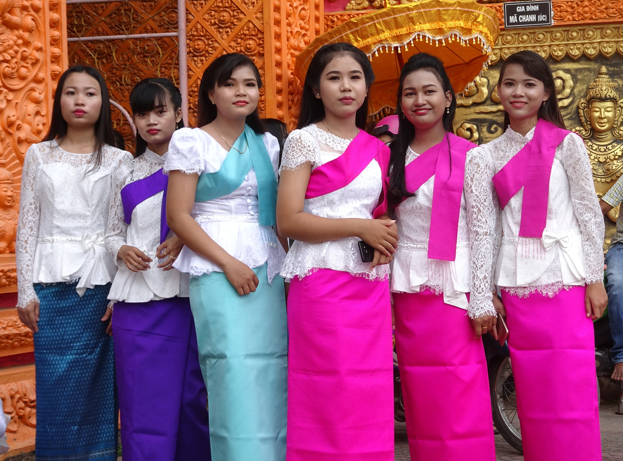 Nét văn hoá qua trang phục truyền thống của phụ nữ Khmer - Ảnh 2.
