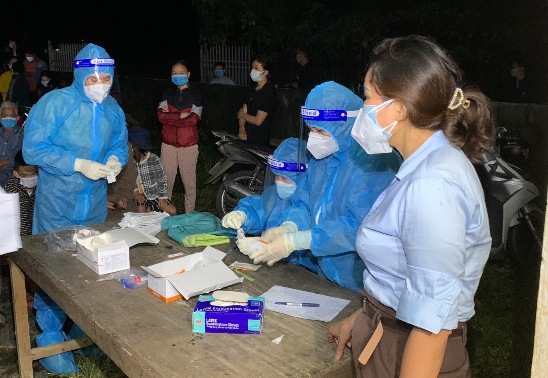 Quảng Bình khẩn trương khoanh vùng chùm ca bệnh phức tạp tại huyện miền núi - Ảnh 1.