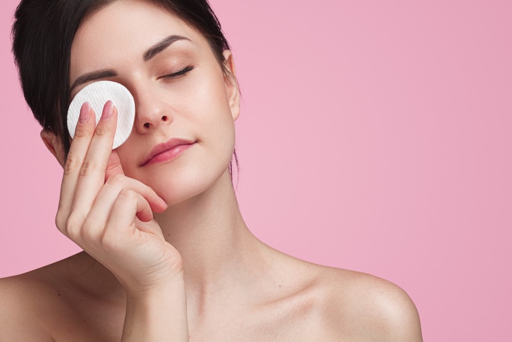 Để có hàng mi khỏe, bạn đừng quên vệ sinh 2 ngày một lần