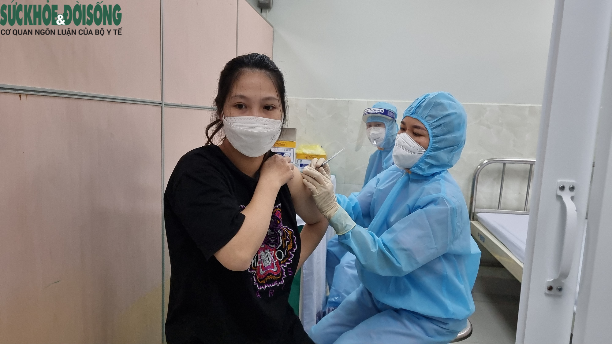 Hải Phòng tạm dừng tuyển dụng người lao động chưa tiêm đủ 2 mũi vaccine phòng COVID-19 - Ảnh 1.