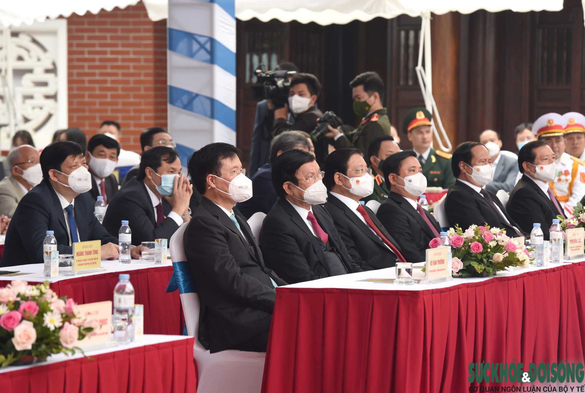 Nghệ An long trọng tổ chức Lễ kỷ niệm 60 năm Bác Hồ về thăm quê lần thứ hai - Ảnh 4.