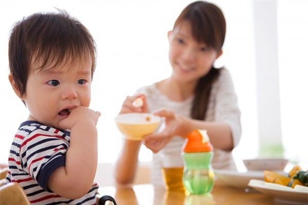 Mẹ kiêng khem khiến trẻ thiếu hụt dinh dưỡng ảnh hưởng phát triển trí não từ sơ sinh  - Ảnh 3.