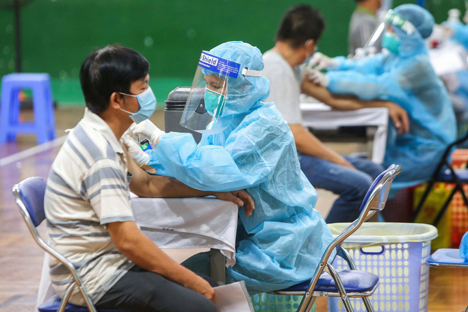 Chiều 15/12: Việt Nam đã tiếp nhận hơn 168,8 triệu liều vaccine phòng COVID-19; Bến Tre thêm 911 F0 trong cộng đồng - Ảnh 3.
