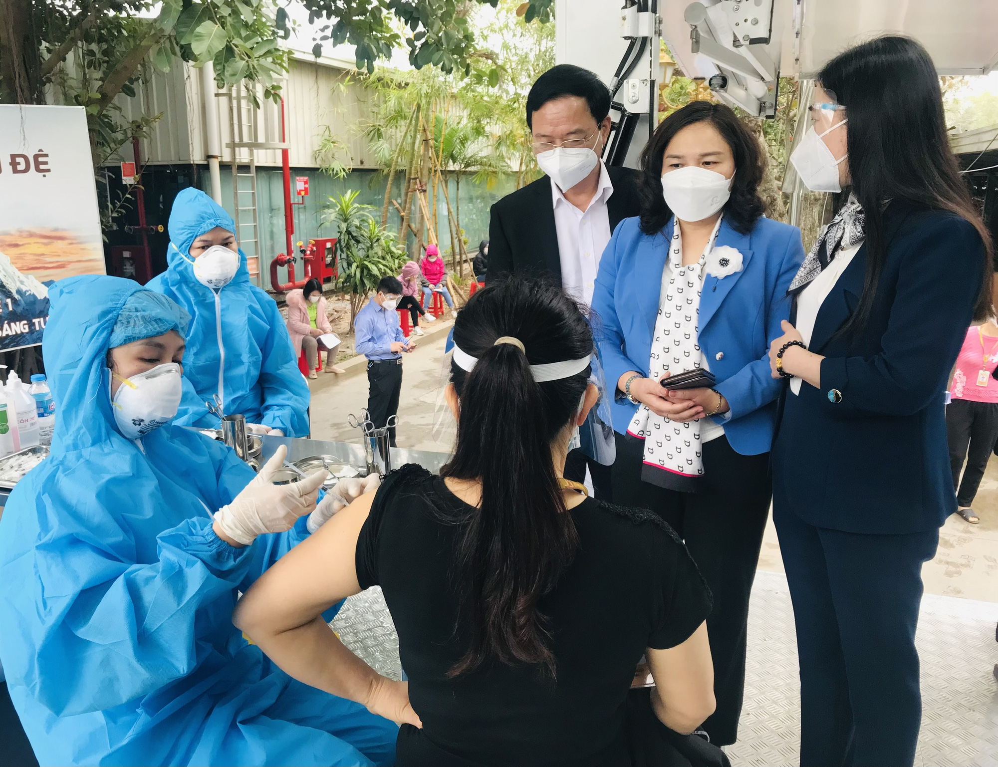 Tháng 1/2022, Thái Bình bao phủ đủ 2 mũi vaccine phòng COVID-19 cho trẻ từ 12-17 tuổi - Ảnh 1.