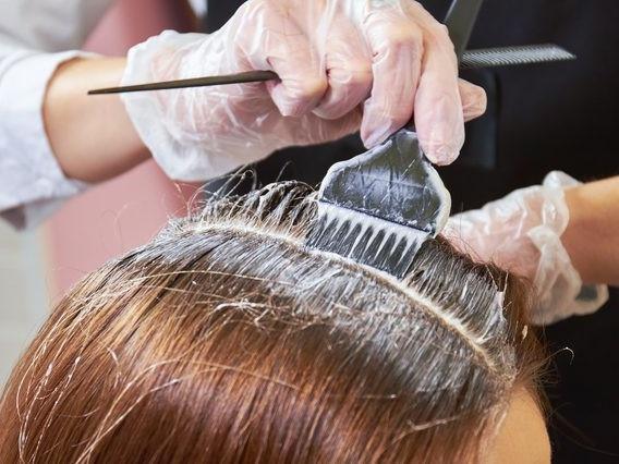 Hóa chất trong thuốc nhuộm tóc có ảnh hưởng xấu đến sức khỏe của mẹ và thai nhi không? Bạn đang tìm kiếm câu trả lời? Hãy xem hình ảnh để tìm hiểu về hóa chất trong thuốc nhuộm tóc và cách bảo vệ sức khỏe khi sử dụng.