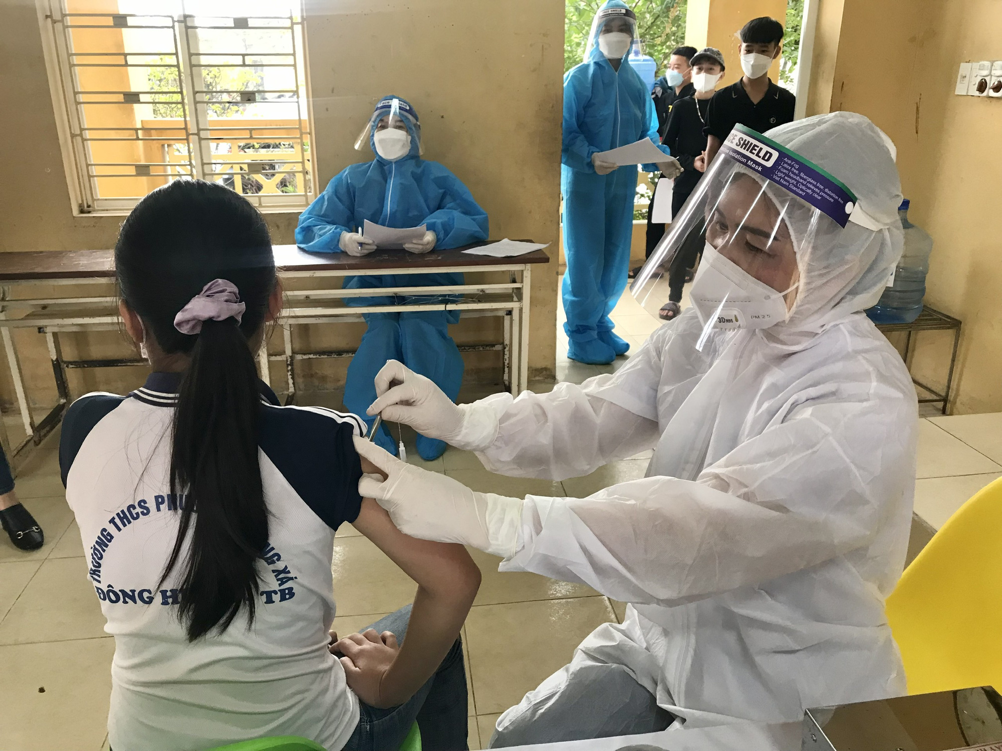 Tháng 1/2022, Thái Bình bao phủ đủ 2 mũi vaccine phòng COVID-19 cho trẻ từ 12-17 tuổi - Ảnh 3.