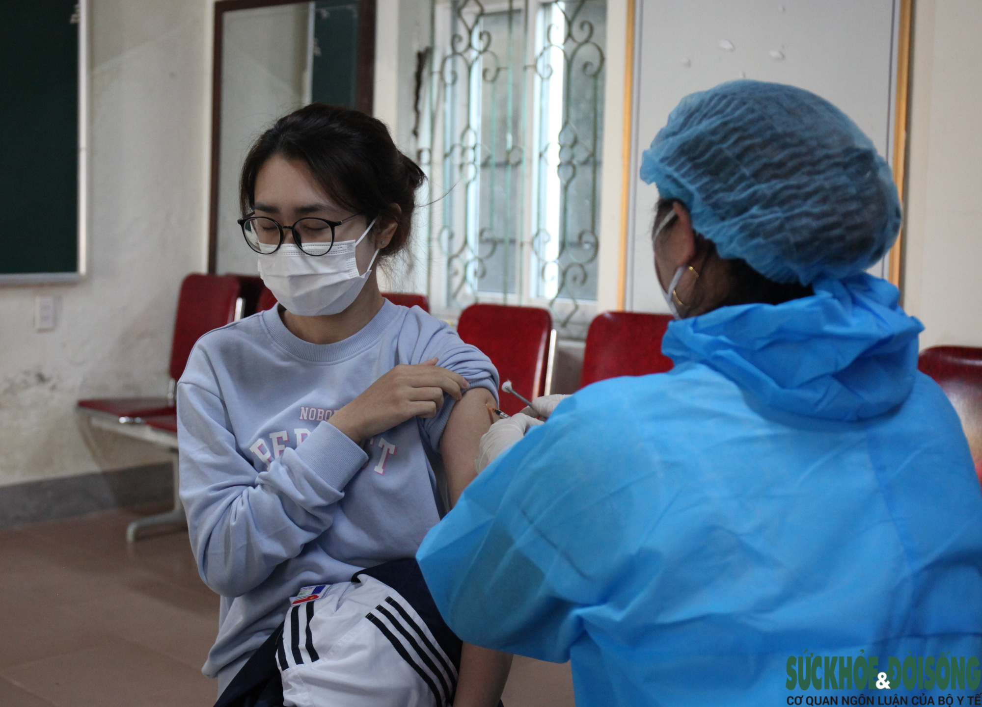 99% học sinh THPT ở Nghệ An được tiêm mũi 1 phòng COVID-19 an toàn - Ảnh 3.