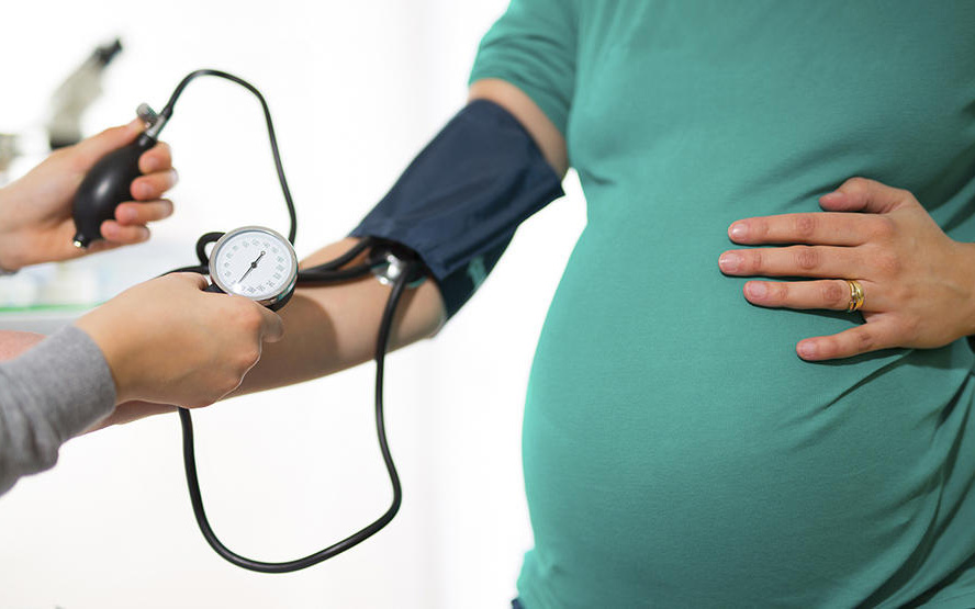 Cách theo dõi tăng huyết áp khi mang thai ngừa biến chứng ở mẹ bầu và thai nhi