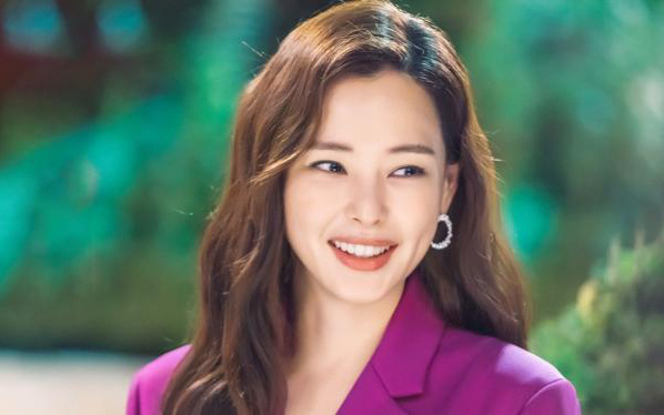 Honey Lee - ‘hoa hậu đẹp nhất Hàn Quốc’ kết hôn nhờ... mai mối