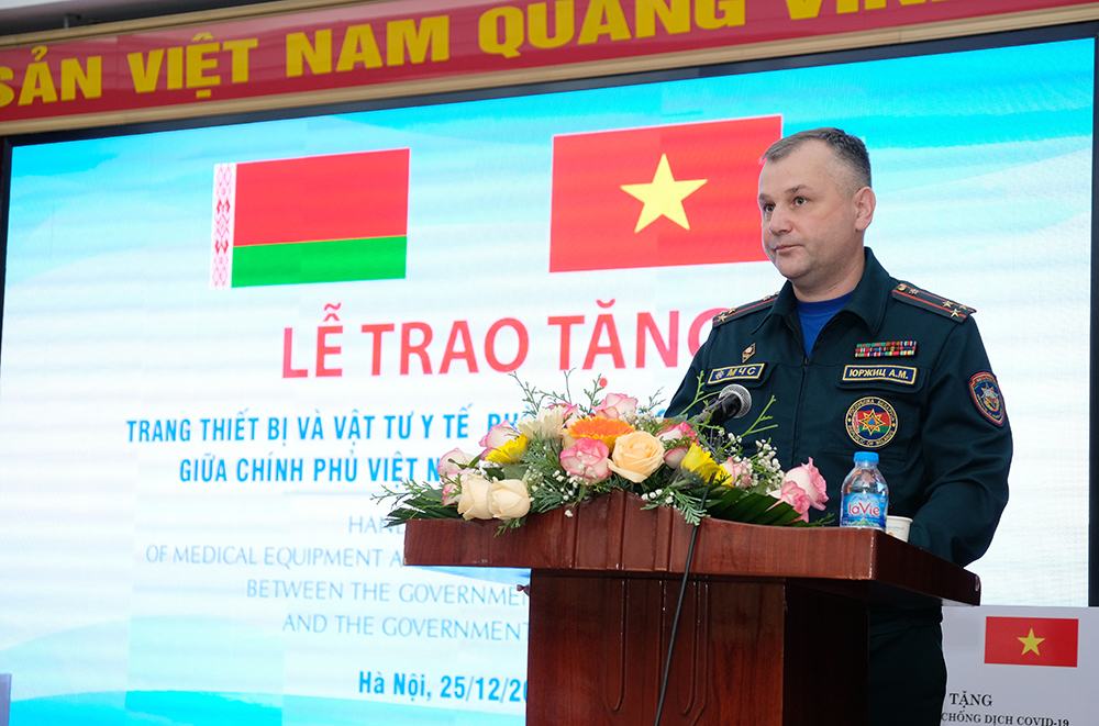 Việt Nam và Belarus trao tặng trang thiết bị phòng chống dịch COVID-19 - Ảnh 4.