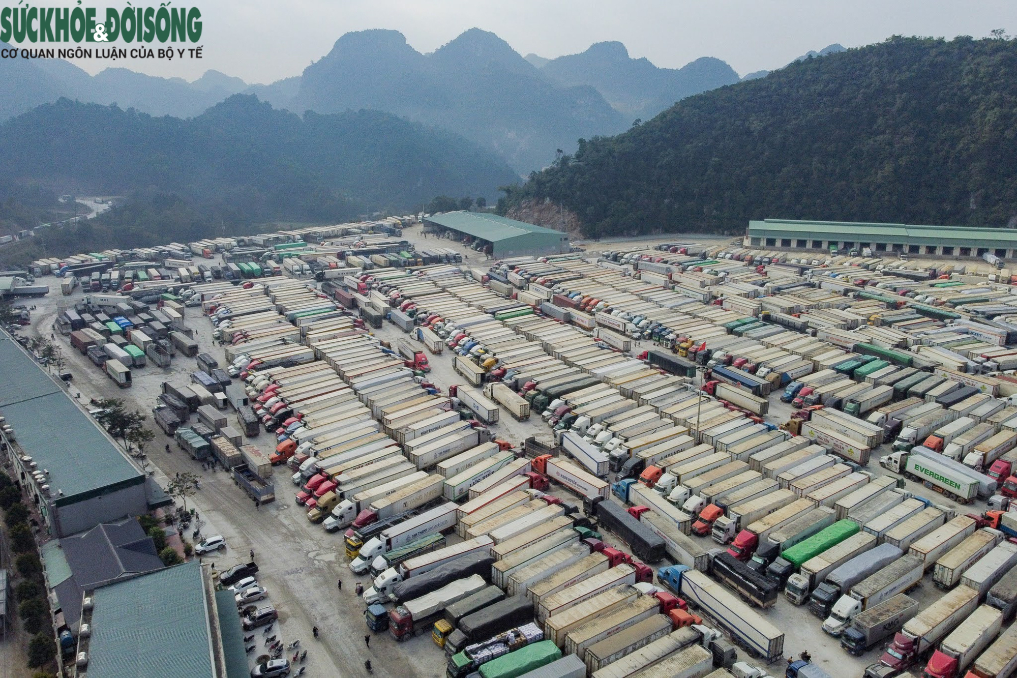 Hàng nghìn xe chở nông sản ùn ứ ở cửa khẩu gây áp lực lớn cho Lạng Sơn trong công tác phòng dịch - Ảnh 10.