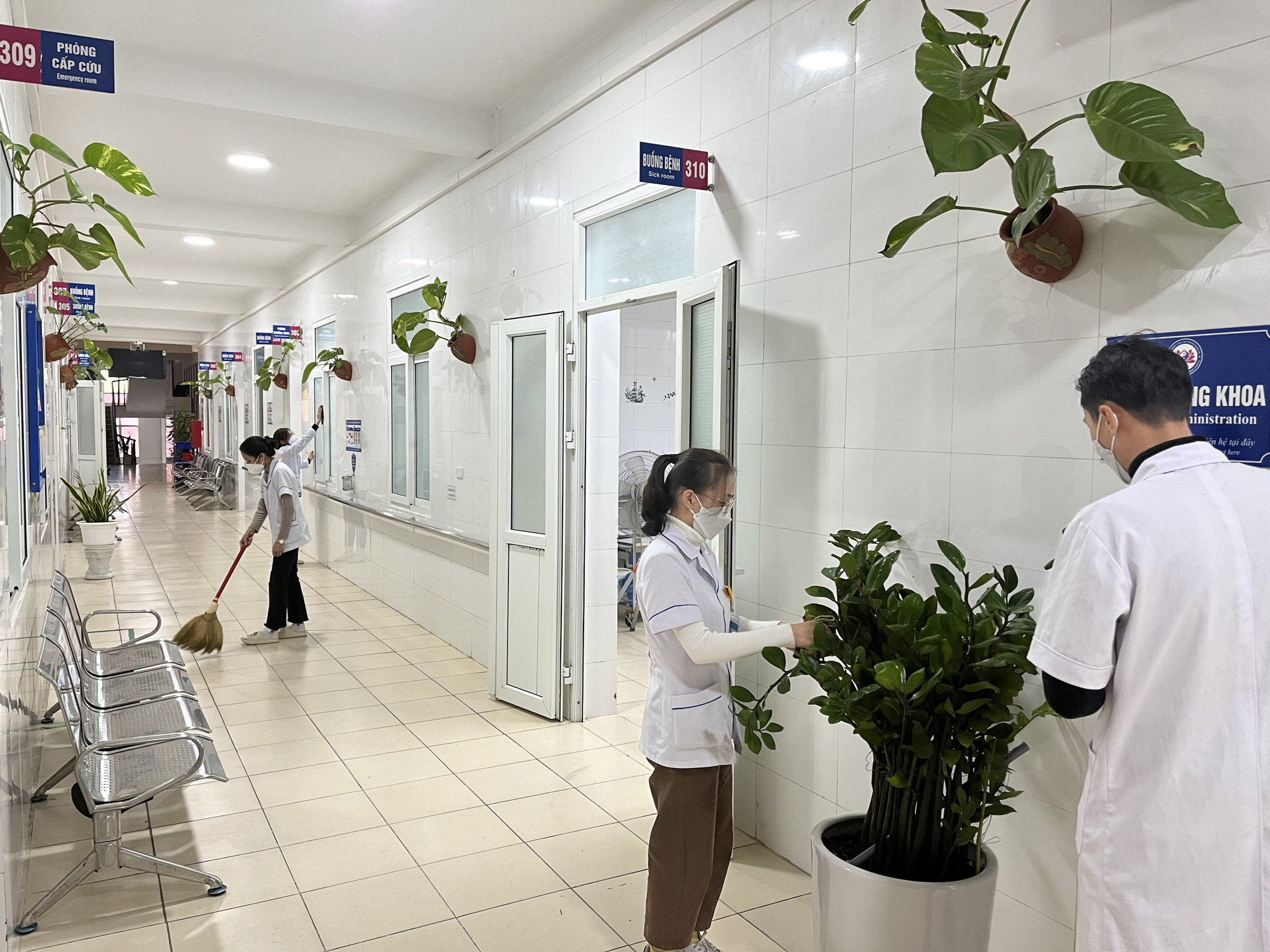 Bộ Y tế: Tăng cường kiểm tra thực hiện vệ sinh phòng chống dịch, xây dựng cơ sở y tế xanh – sạch – đẹp
- Ảnh 2.