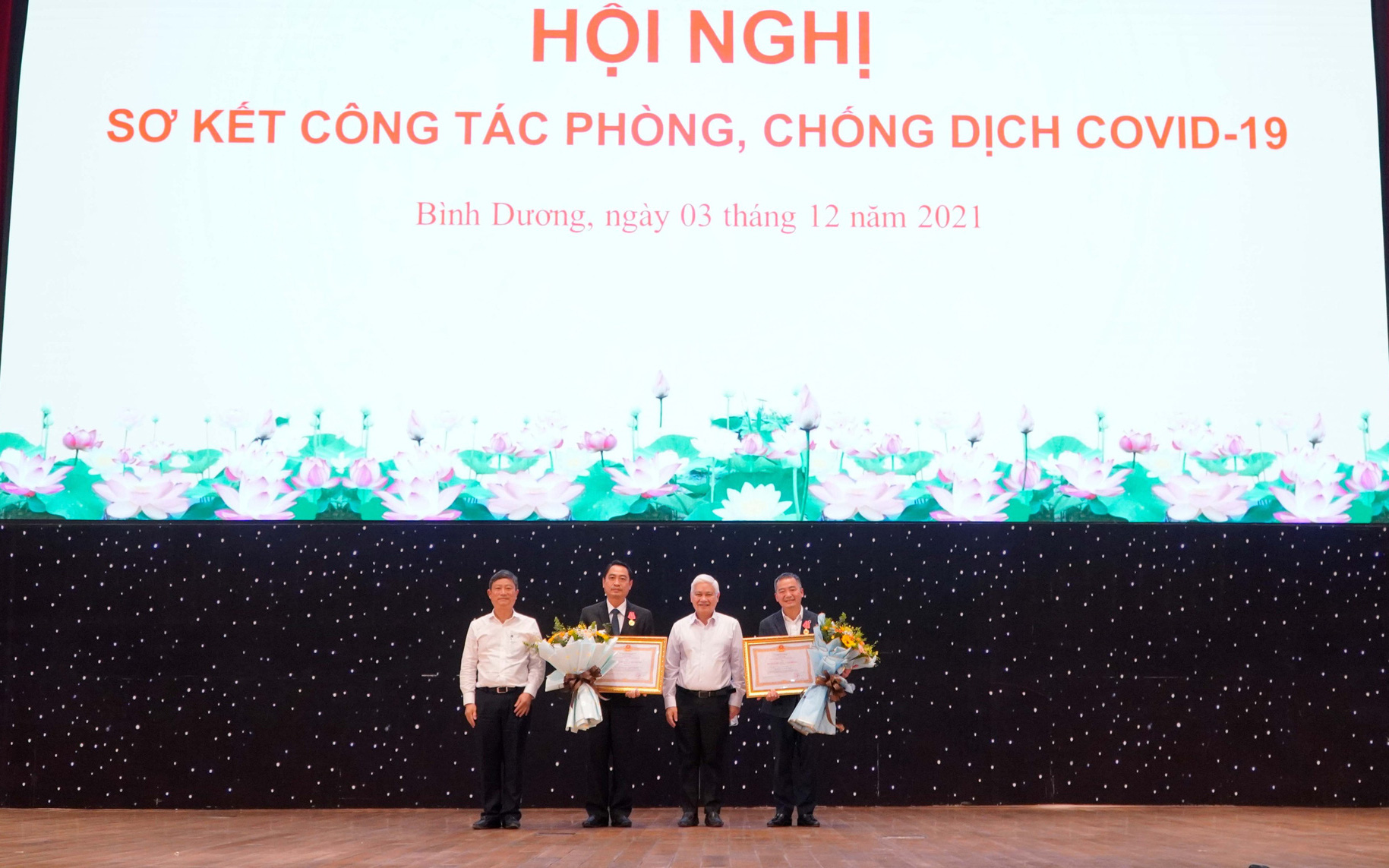 PGS.TS Nguyễn Lân Hiếu đón nhận Huân chương Lao động Hạng III