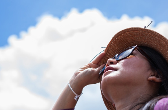 Bảo vệ mắt dưới mặt trời và tia cực tím