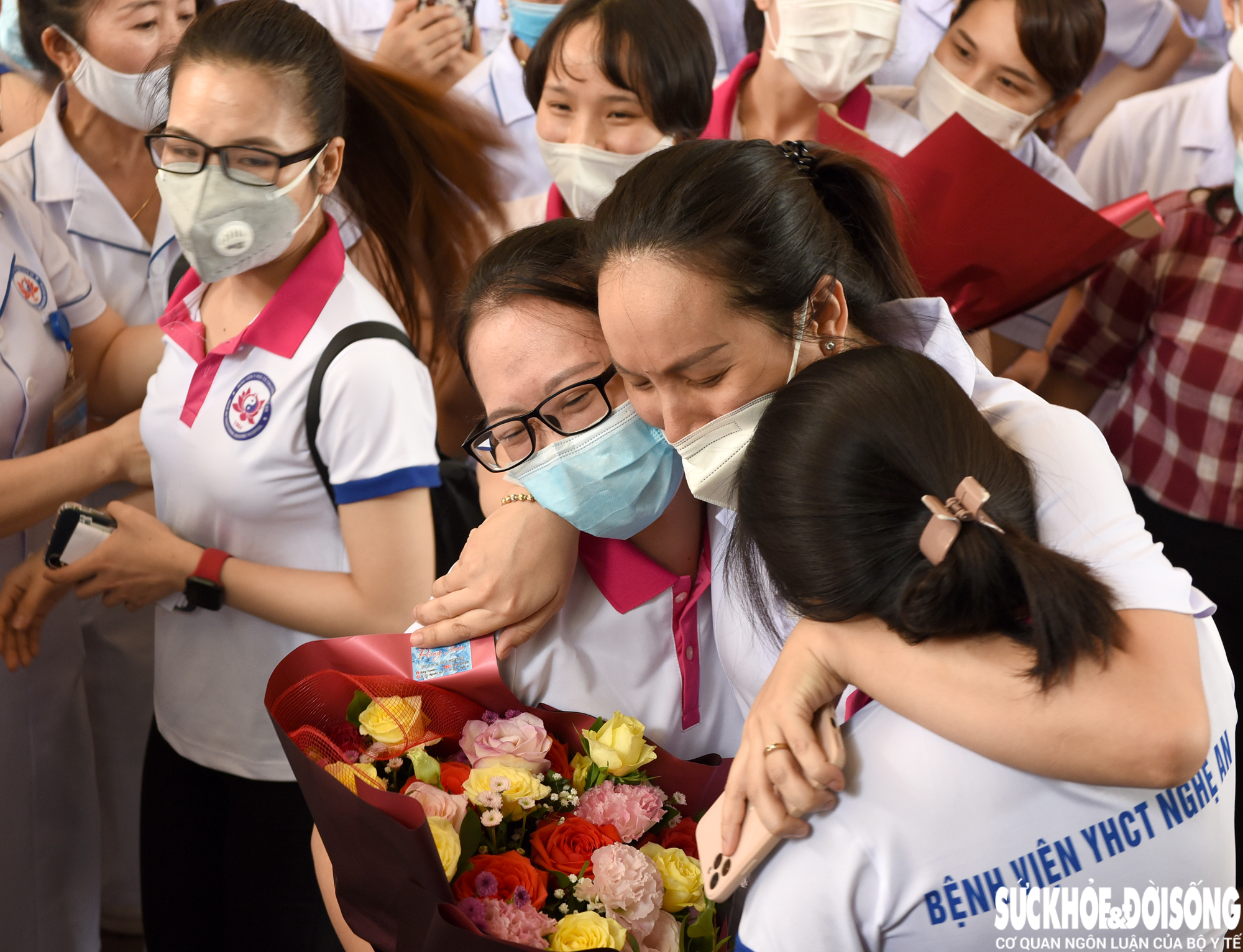 Nghệ An tiếp tục cử thầy thuốc vào TP. Hồ Chí Minh - Ảnh 9.