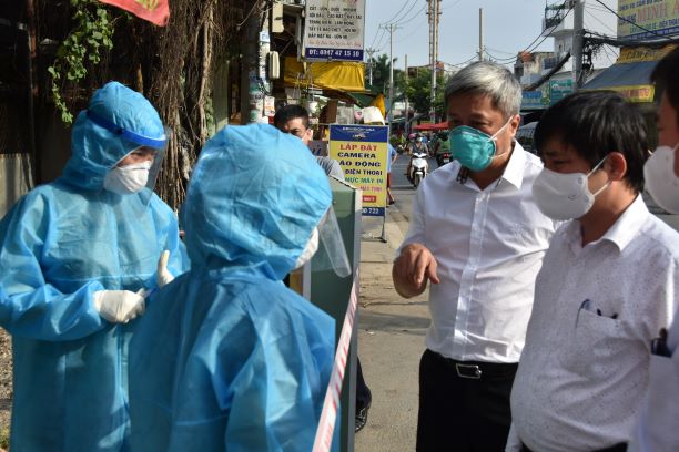 Diễn biến dịch ngày 19/6: Tuân thủ từng khâu để đảm bảo tiêm chủng an toàn  - Ảnh 2.