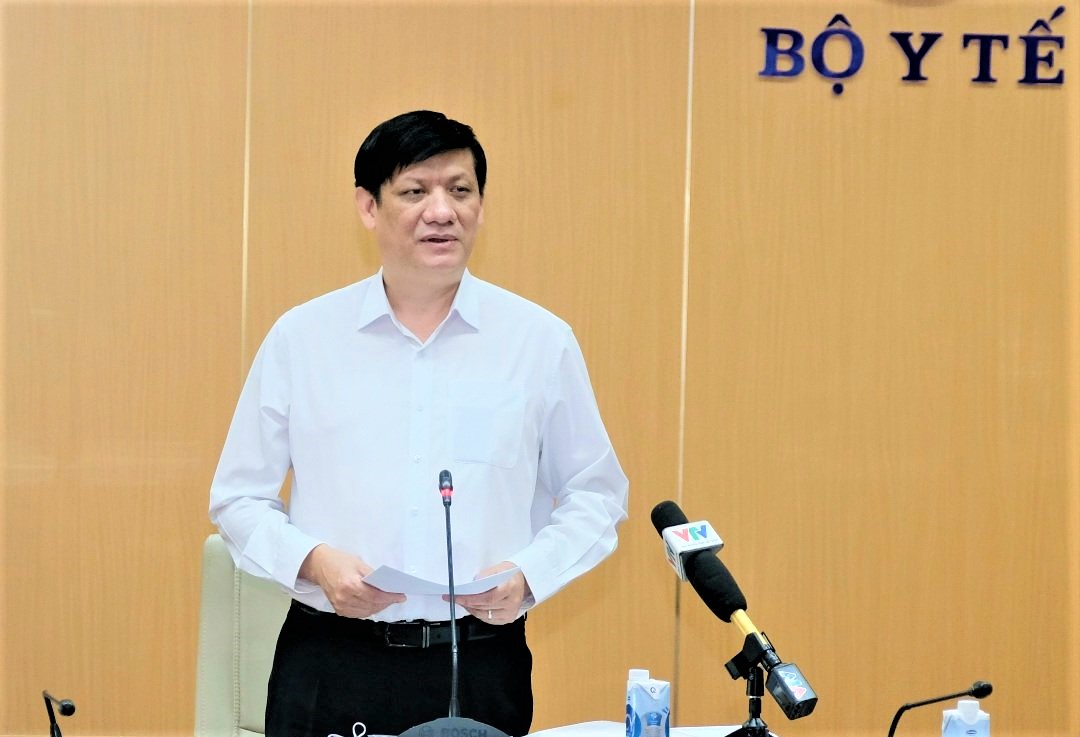 Diễn biến dịch ngày 17/7: “Tuyệt đối không để các y bác sĩ trên tuyến đầu thiếu vật tư, trang thiết bị y tế chống dịch”  - Ảnh 1.